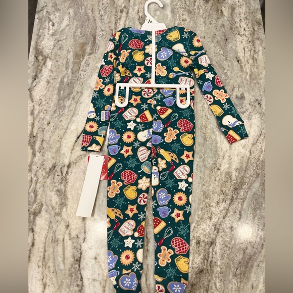 Jingles & Joy Christmas pajama sets - Picture 10 of 11